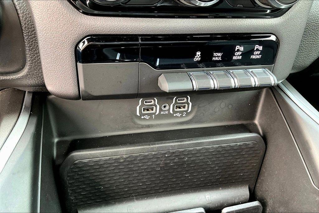 RAM 1500 Big Horn Quad Cab 2WD 2023