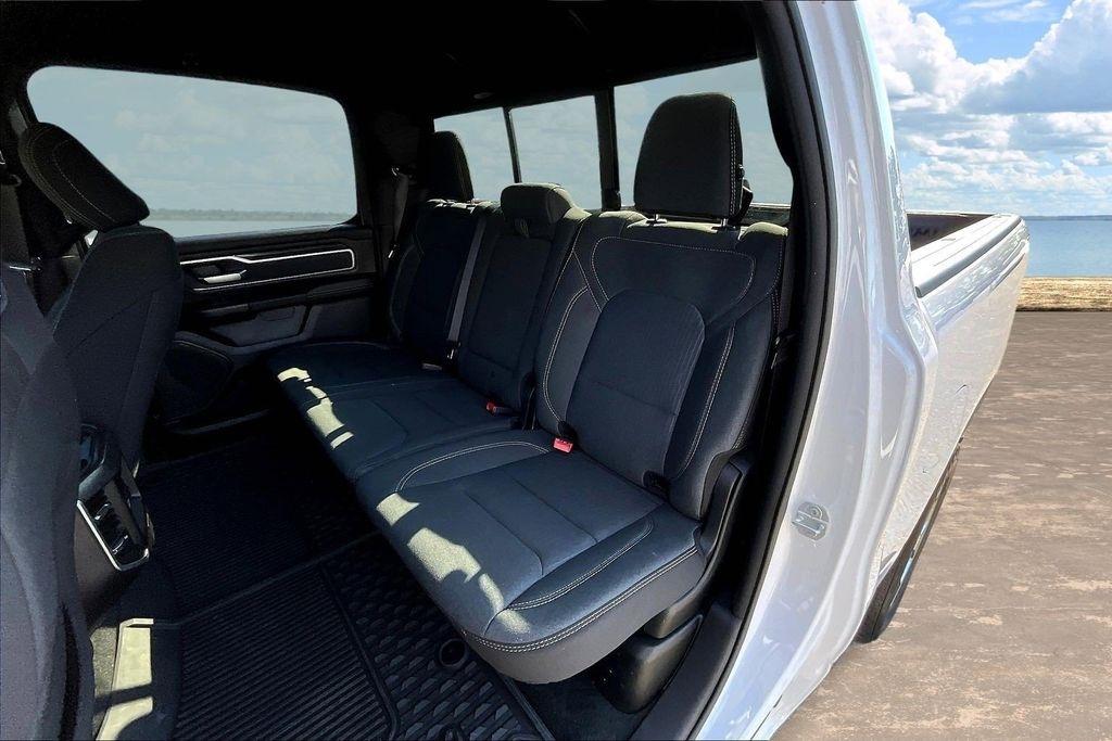 RAM 1500 Big Horn Crew Cab SWB 4WD 2023