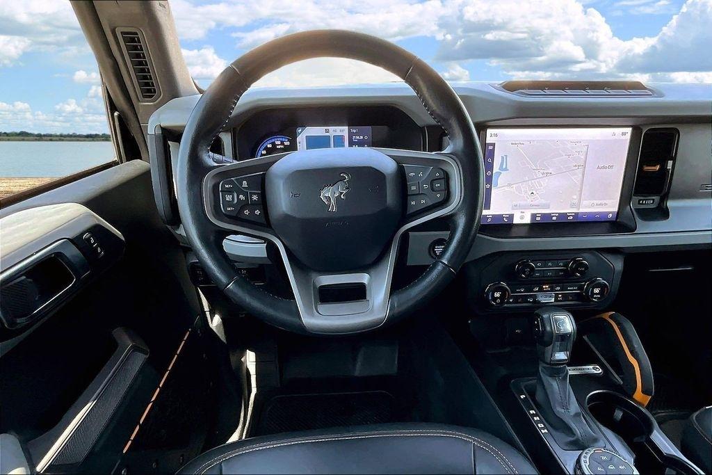 Ford Bronco Base 4-Door w/Advanced 2023