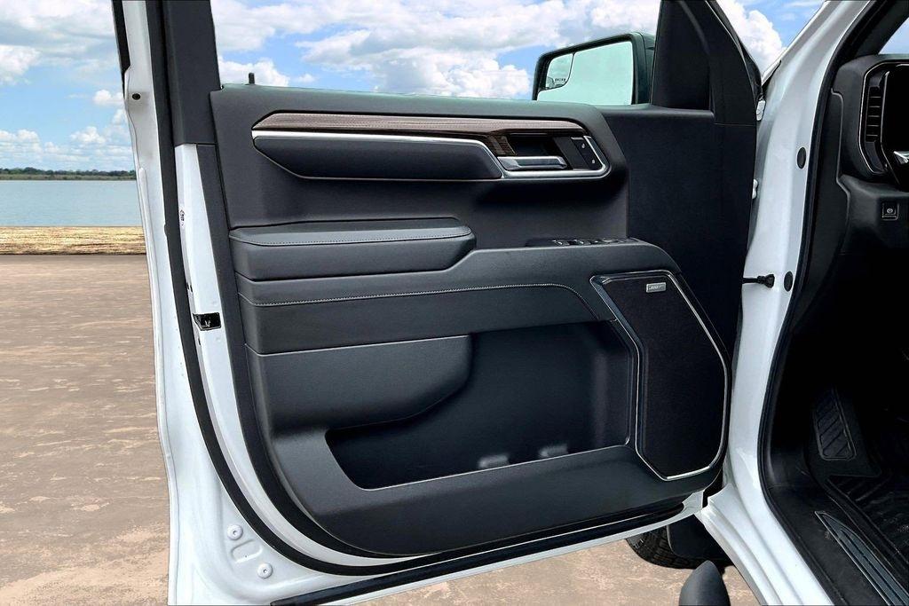 Chevrolet Silverado 1500 RST Crew Cab 4WD 2024