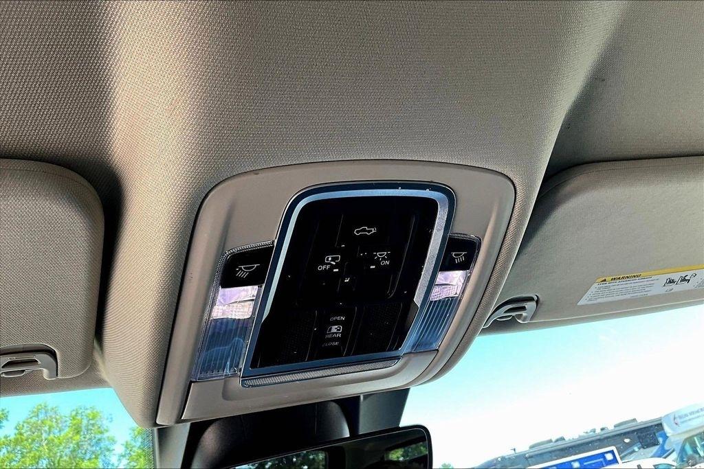 RAM 1500 Laramie Crew Cab SWB 4WD 2022