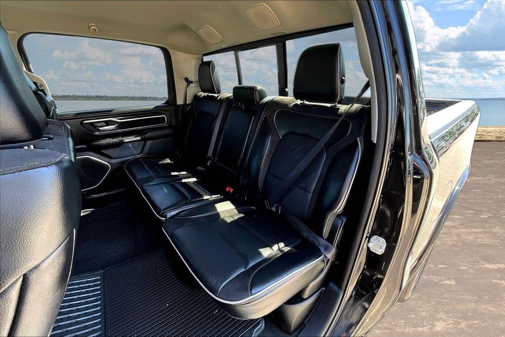 RAM 1500 Laramie 4x4 Crew Cab 5'7" Box 2022