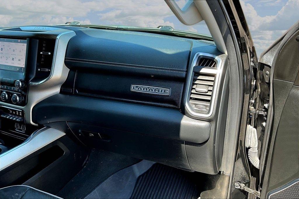 RAM 1500 Laramie 4x4 Crew Cab 5'7" Box 2022