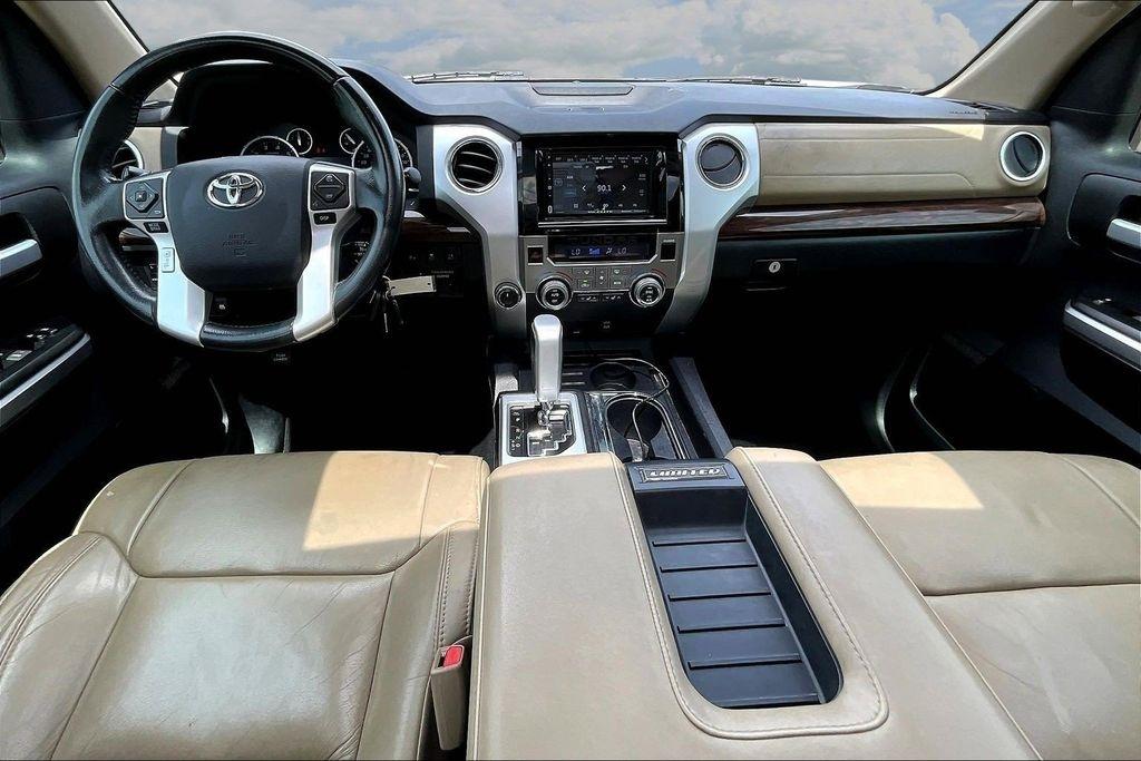 Toyota Tundra Limited 5.7L FFV CrewMax 4WD 2017