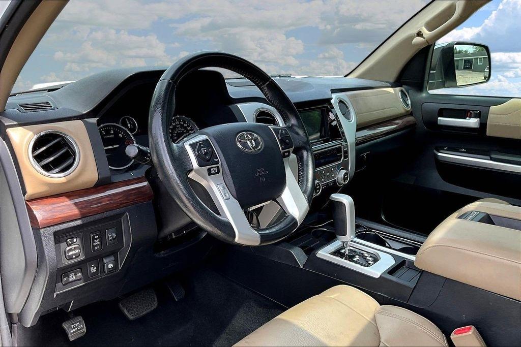 Toyota Tundra Limited 5.7L FFV CrewMax 4WD 2017