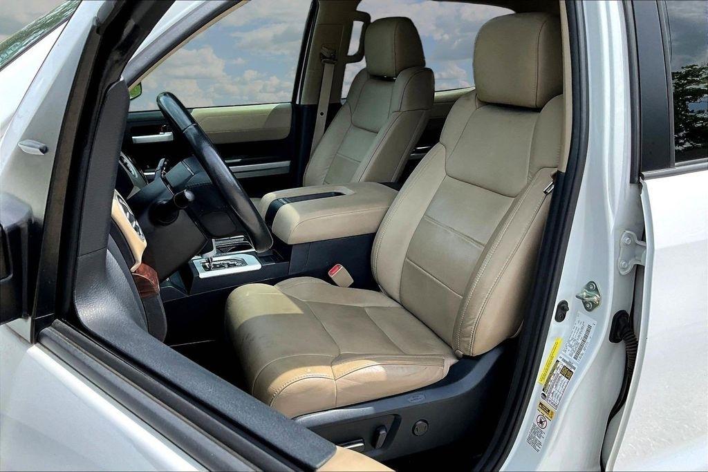 Toyota Tundra Limited 5.7L FFV CrewMax 4WD 2017