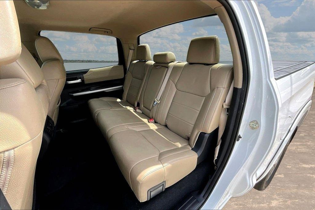 Toyota Tundra Limited 5.7L FFV CrewMax 4WD 2017