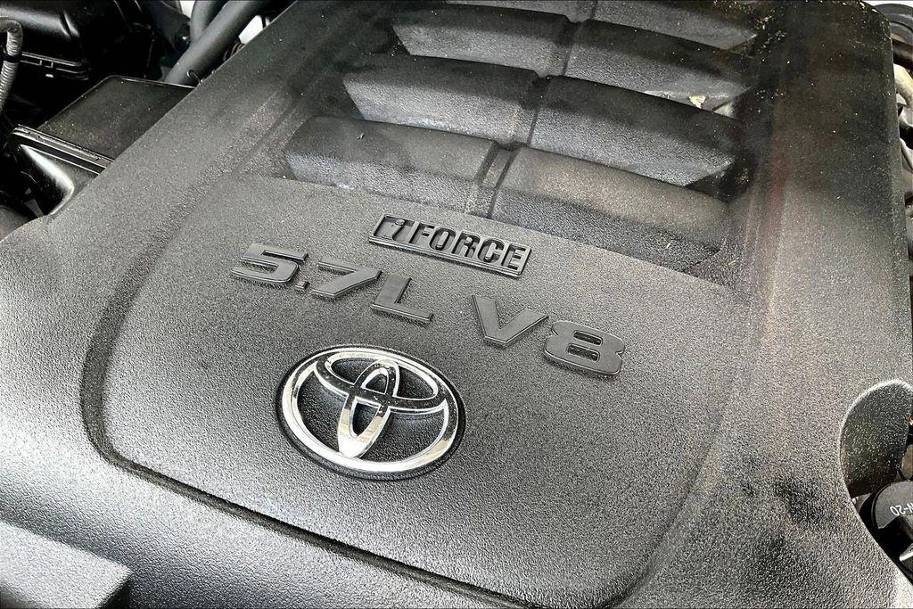 Toyota Tundra Limited 5.7L FFV CrewMax 4WD 2017