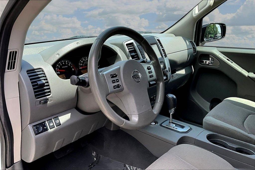 Nissan Frontier SV Crew Cab 4WD 2021