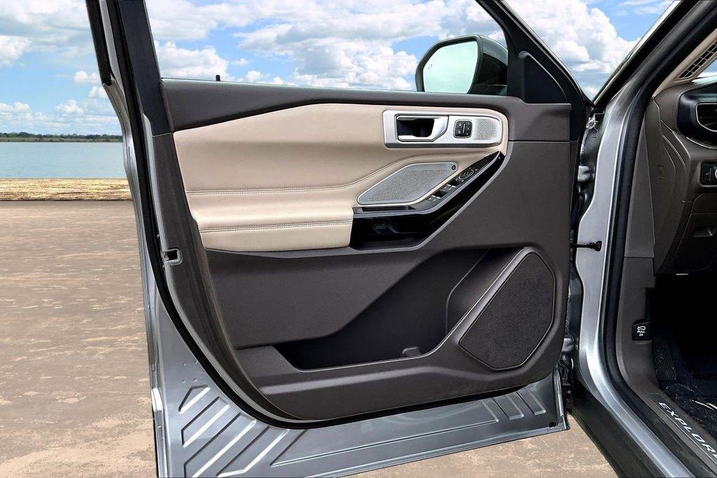 Ford Explorer Platinum AWD 2021
