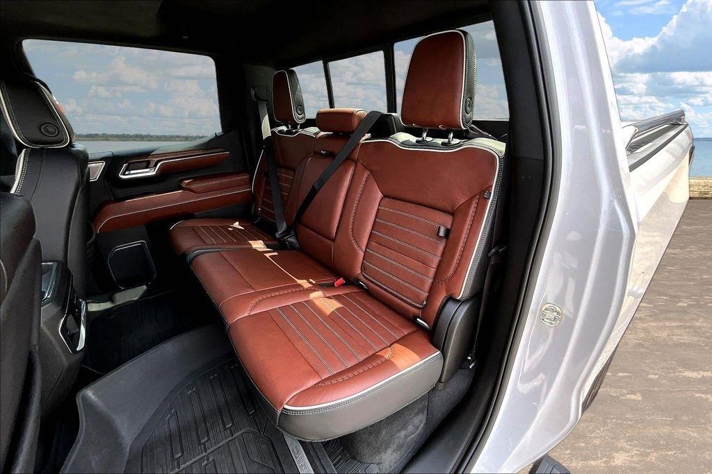 GMC Sierra 1500 Denali Ultimate Crew Cab 4WD 2023