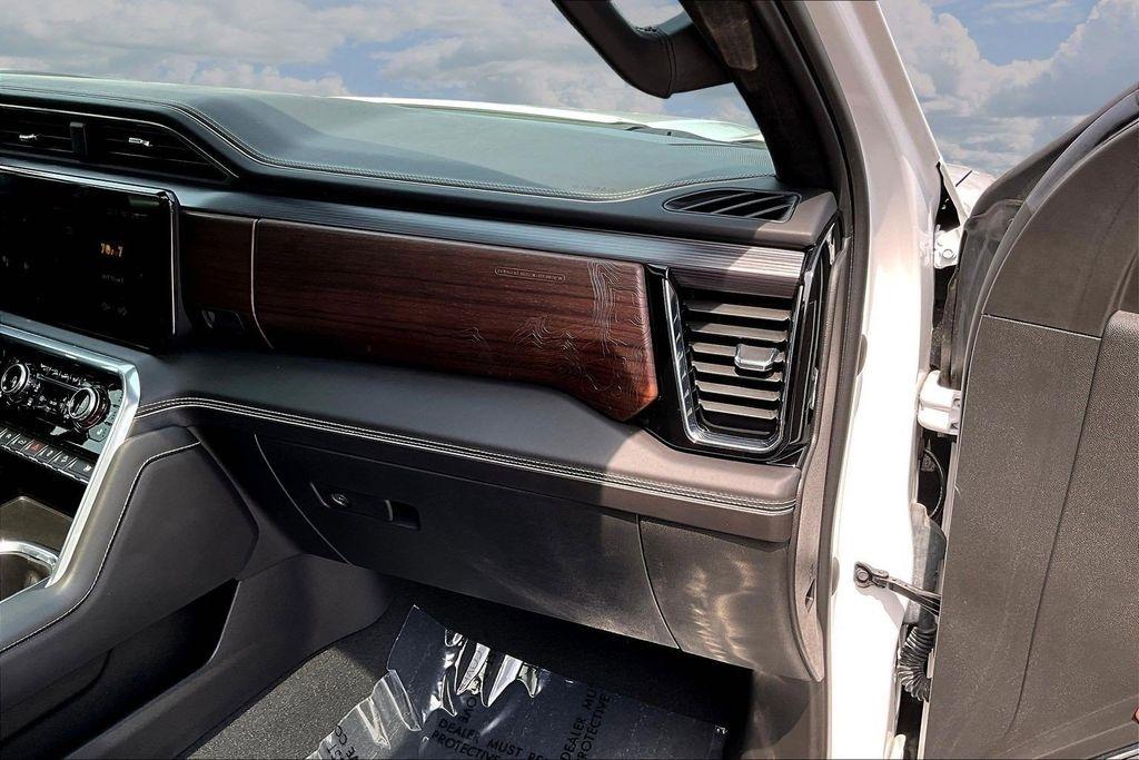 GMC Sierra 1500 Denali Ultimate Crew Cab 4WD 2023