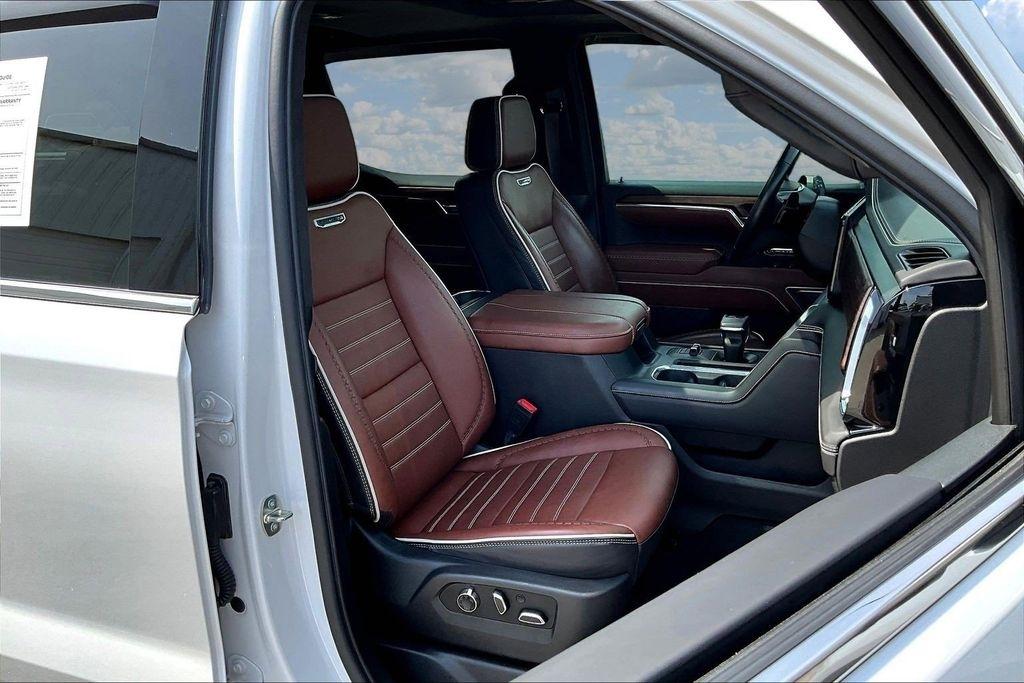GMC Sierra 1500 Denali Ultimate Crew Cab 4WD 2023