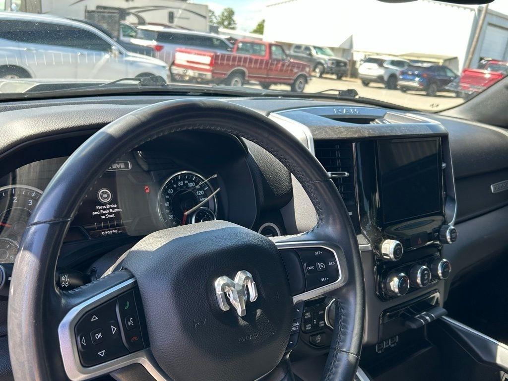 RAM 1500 Big Horn Crew Cab SWB 4WD 2022