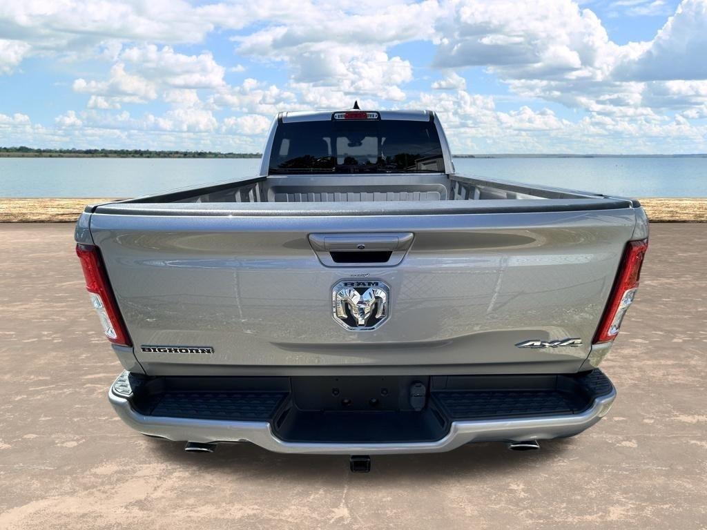RAM 1500 Big Horn Crew Cab SWB 4WD 2022
