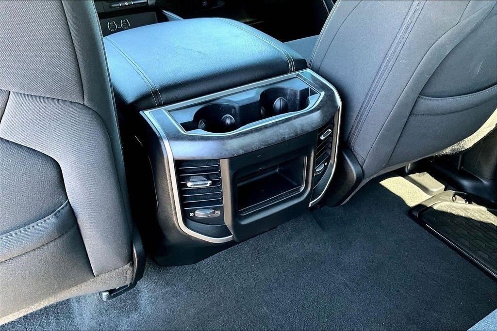 RAM 1500 Big Horn Crew Cab SWB 4WD 2022