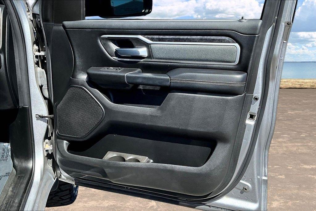 RAM 1500 Big Horn Crew Cab SWB 4WD 2022