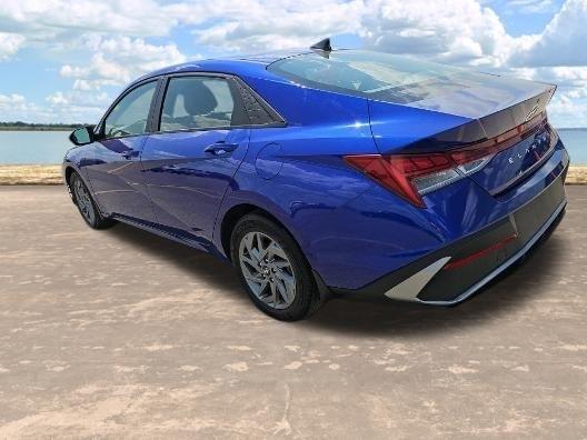 Hyundai Elantra Blue Hybrid 2024
