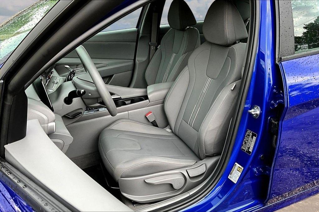 Hyundai Elantra Blue Hybrid 2024