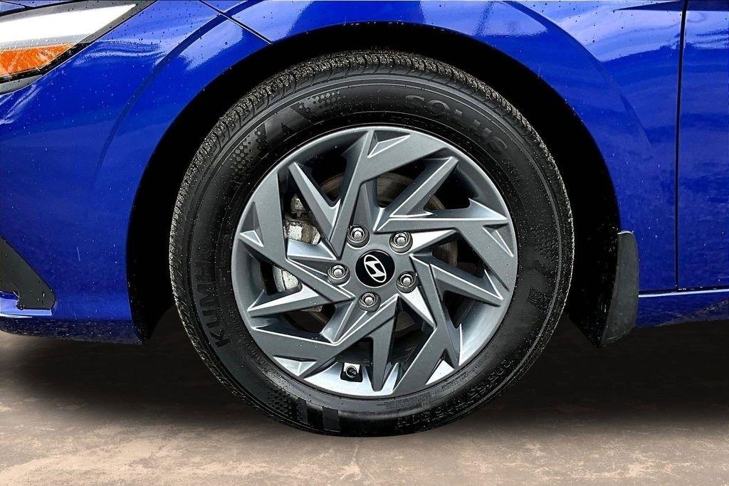 Hyundai Elantra Blue Hybrid 2024