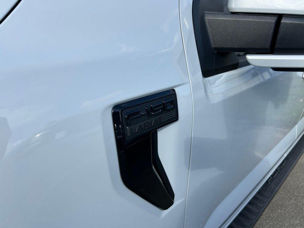 Ford F-150 Lariat SuperCrew 4WD 2025