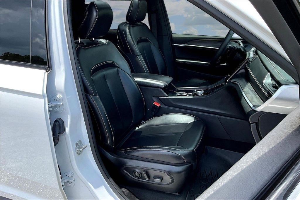 Jeep Grand Cherokee Limited 2WD 2025
