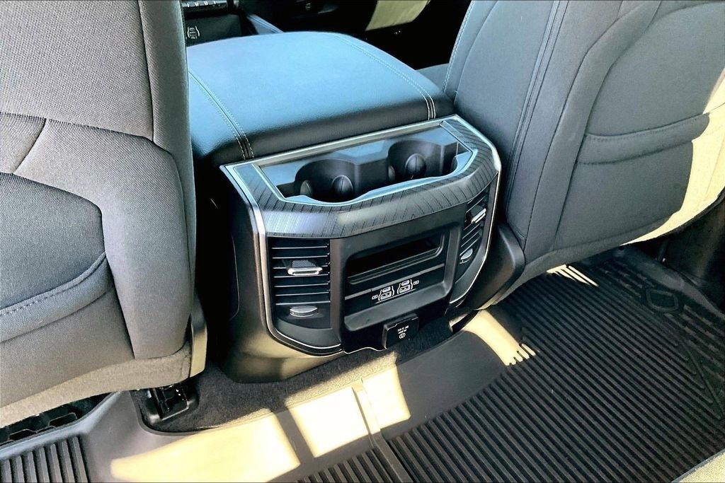 RAM 1500 Big Horn Crew Cab SWB 4WD 2025