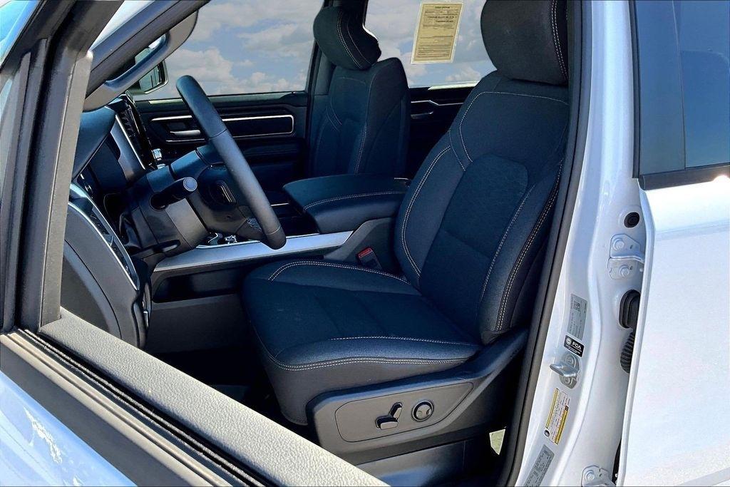 RAM 1500 Big Horn Crew Cab SWB 4WD 2025