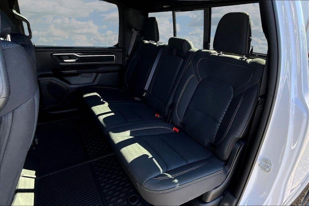 RAM 1500 Big Horn Crew Cab SWB 4WD 2025