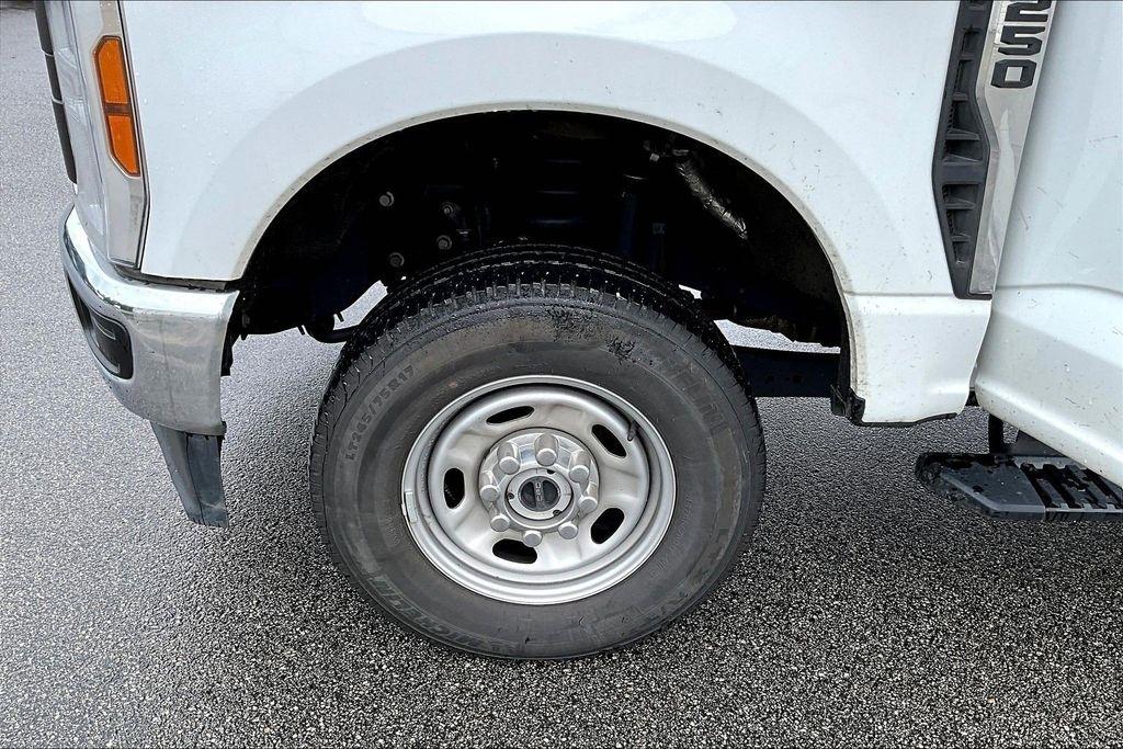 Ford F-250 SD XL Crew Cab 4WD 2024
