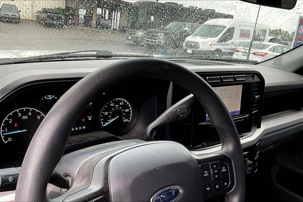 Ford F-250 SD XL Crew Cab 4WD 2024