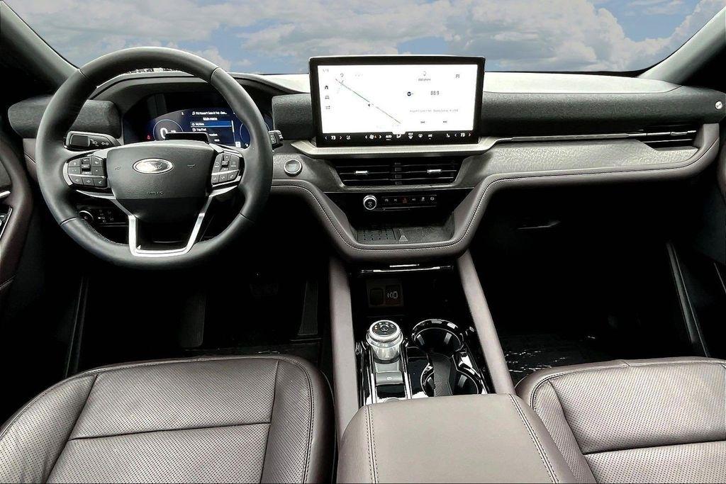Ford Explorer Platinum 2025