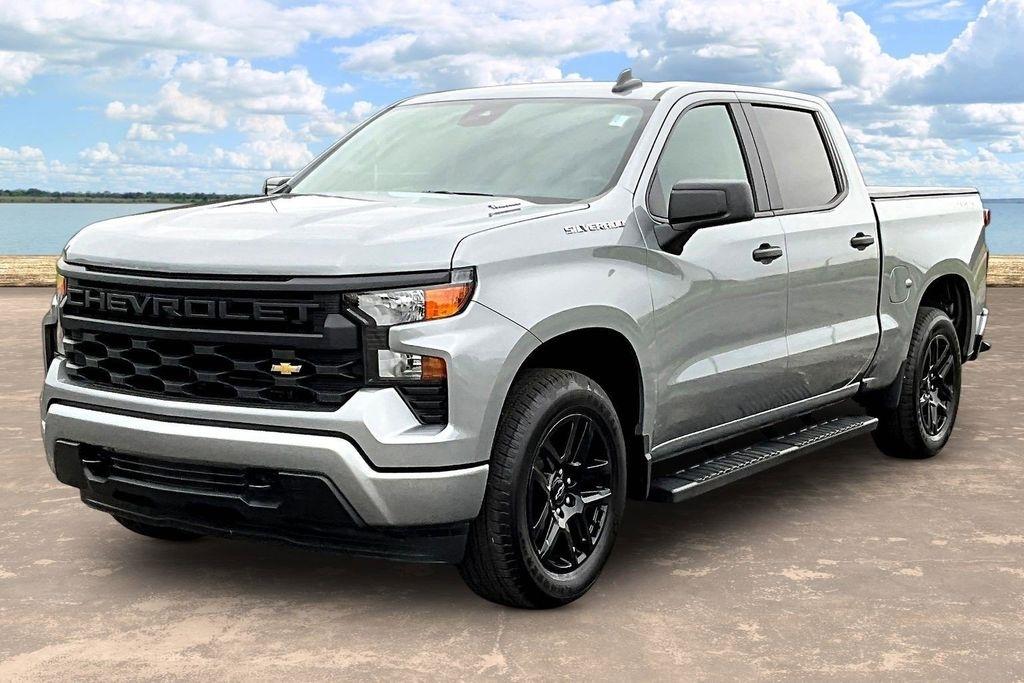 Chevrolet Silverado 1500 Custom Crew Cab 4WD 2026