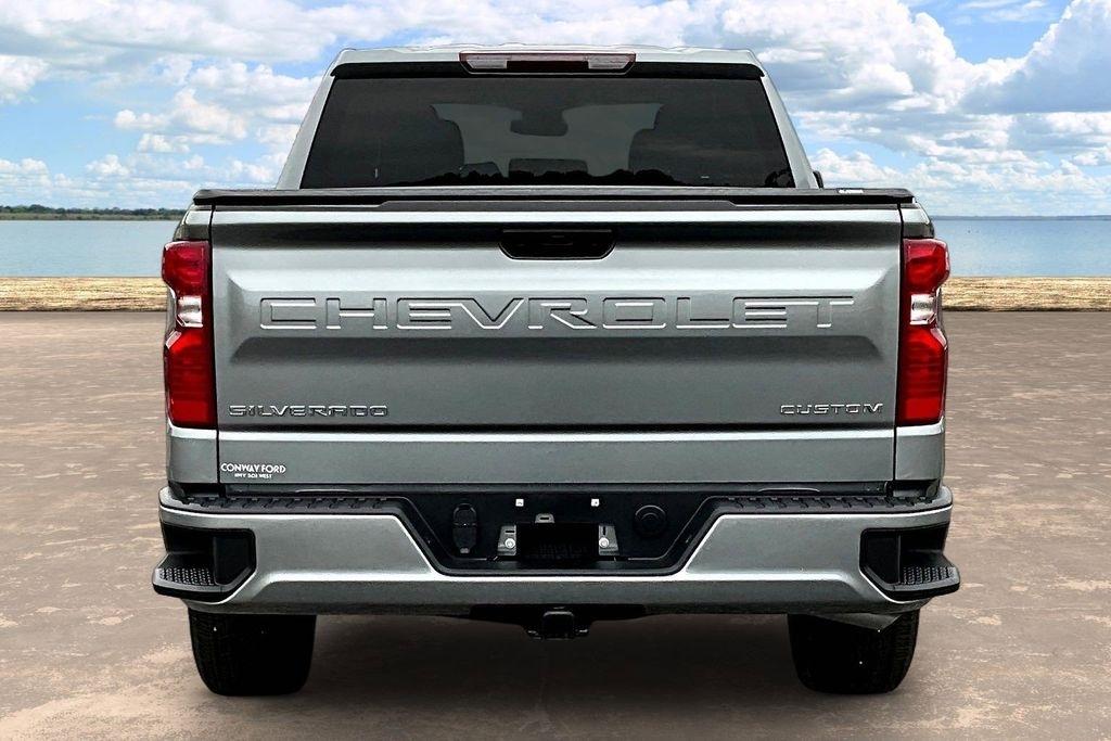 Chevrolet Silverado 1500 Custom Crew Cab 4WD 2026