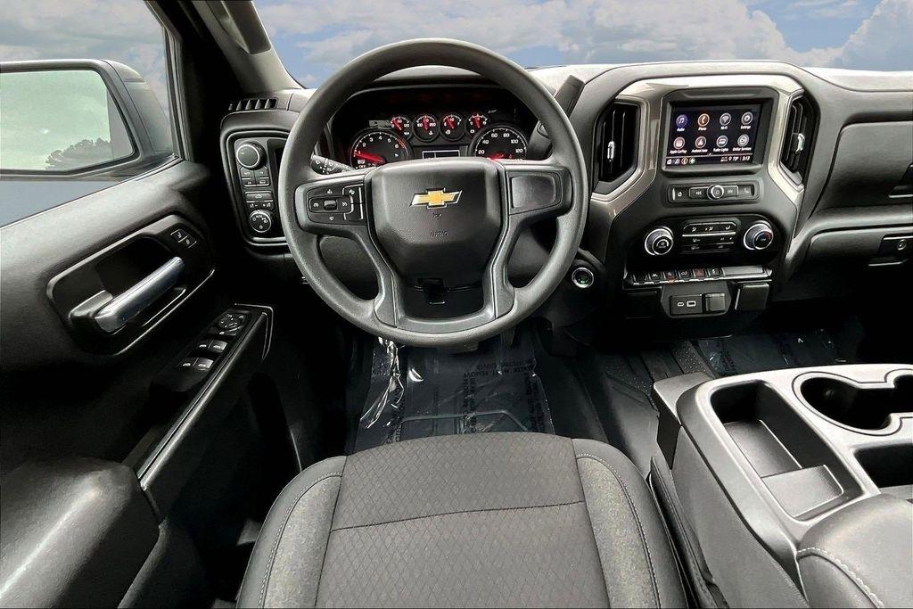 Chevrolet Silverado 1500 Custom Crew Cab 4WD 2026