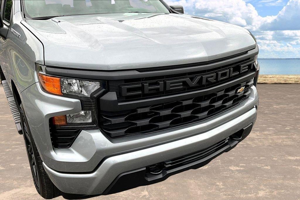 Chevrolet Silverado 1500 Custom Crew Cab 4WD 2026