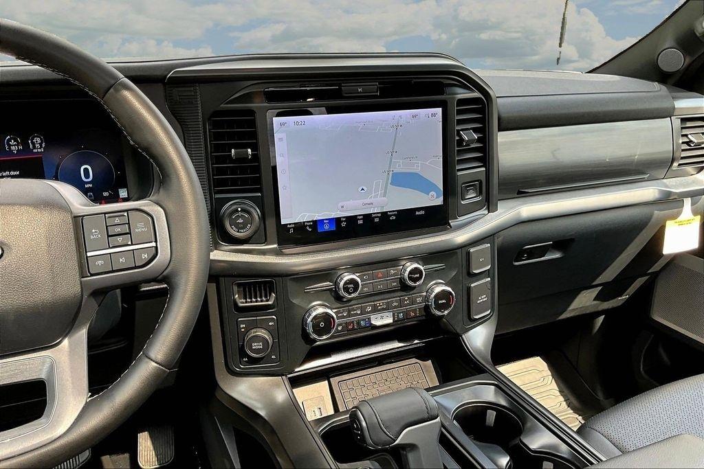 Ford F-150 Lariat SuperCrew 4WD 2025