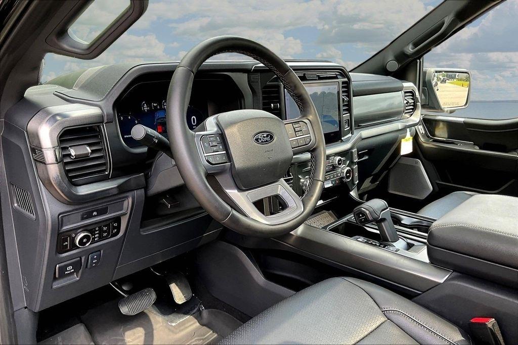 Ford F-150 Lariat SuperCrew 4WD 2025