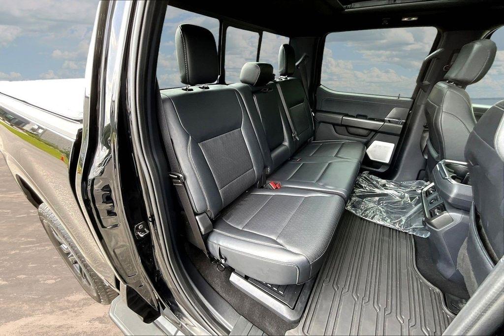 Ford F-150 Lariat SuperCrew 4WD 2025