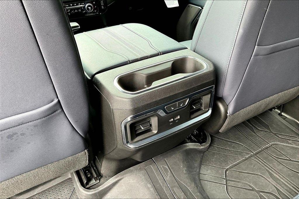 Chevrolet Silverado 1500 4WD Crew Cab 147" High Country 2023