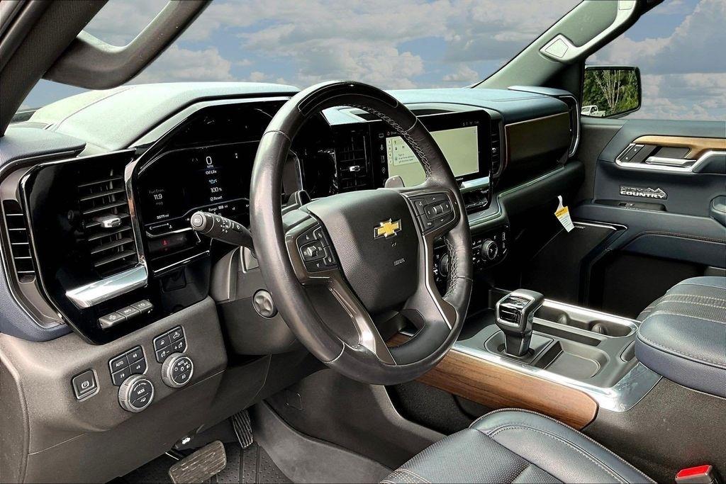 Chevrolet Silverado 1500 4WD Crew Cab 147" High Country 2023