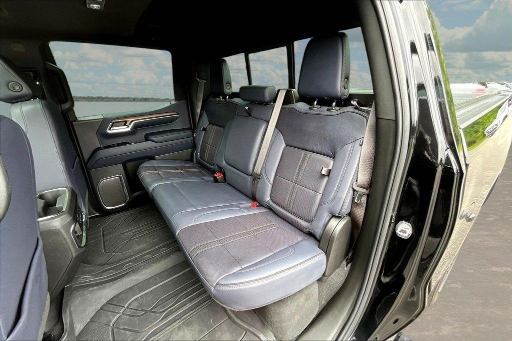 Chevrolet Silverado 1500 4WD Crew Cab 147" High Country 2023
