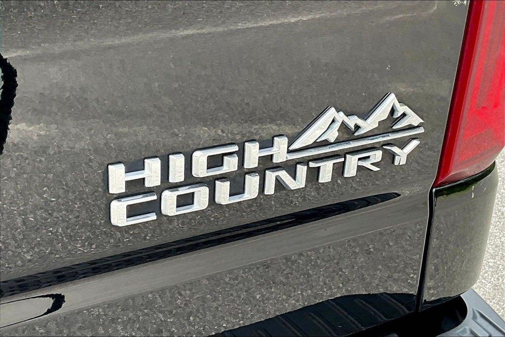 Chevrolet Silverado 1500 4WD Crew Cab 147" High Country 2023