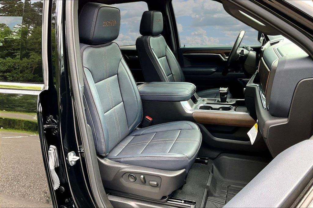 Chevrolet Silverado 1500 4WD Crew Cab 147" High Country 2023