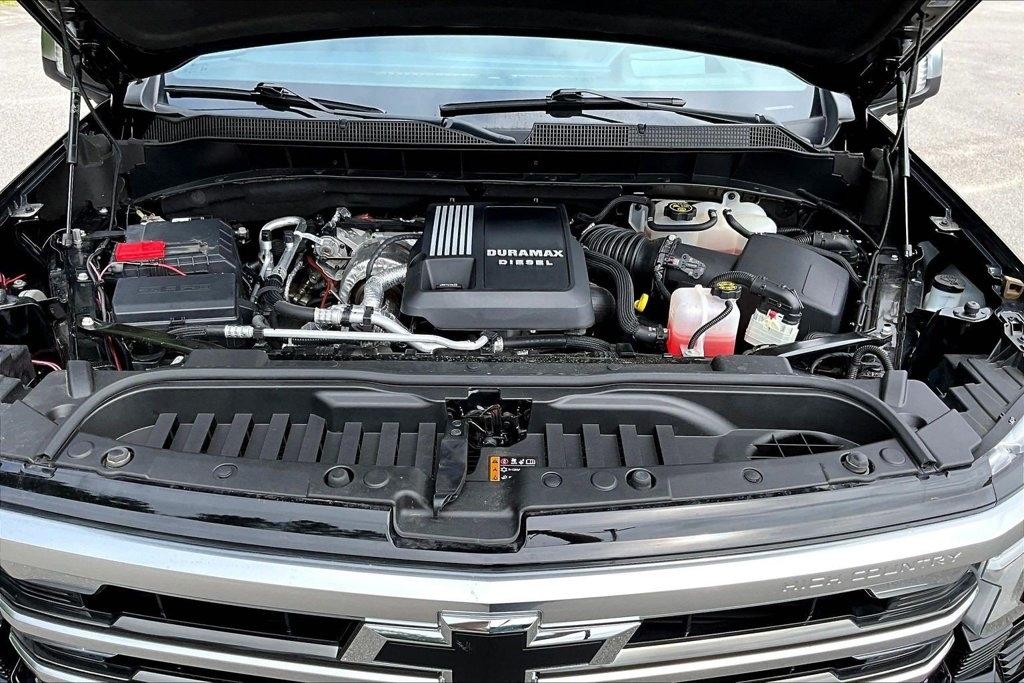 Chevrolet Silverado 1500 4WD Crew Cab 147" High Country 2023