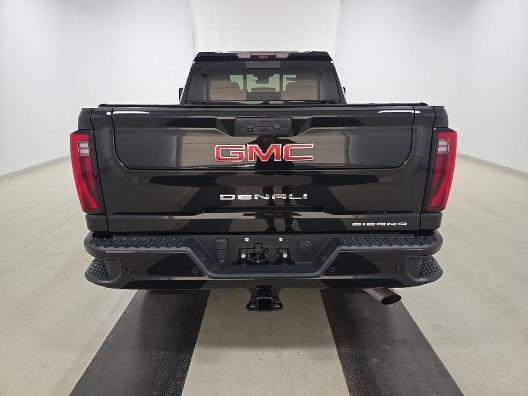 GMC Sierra 2500HD Denali Crew Cab 4WD SB 2024