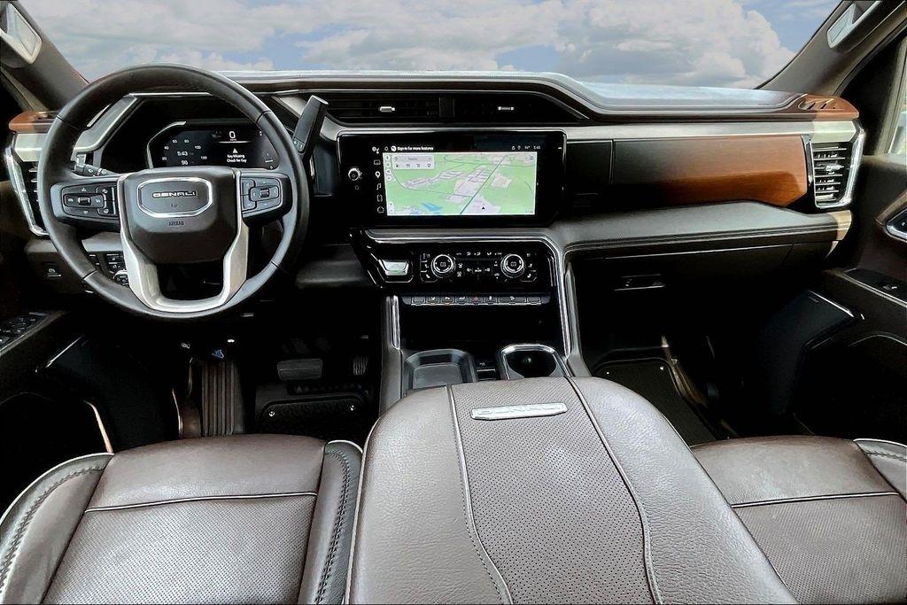 GMC Sierra 2500HD Denali Crew Cab 4WD SB 2024
