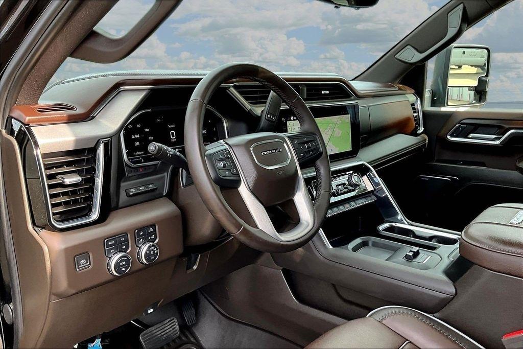 GMC Sierra 2500HD Denali Crew Cab 4WD SB 2024