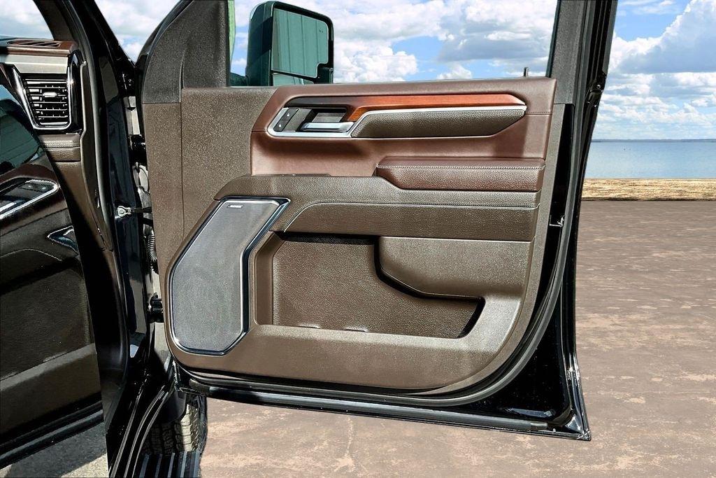 GMC Sierra 2500HD Denali Crew Cab 4WD SB 2024