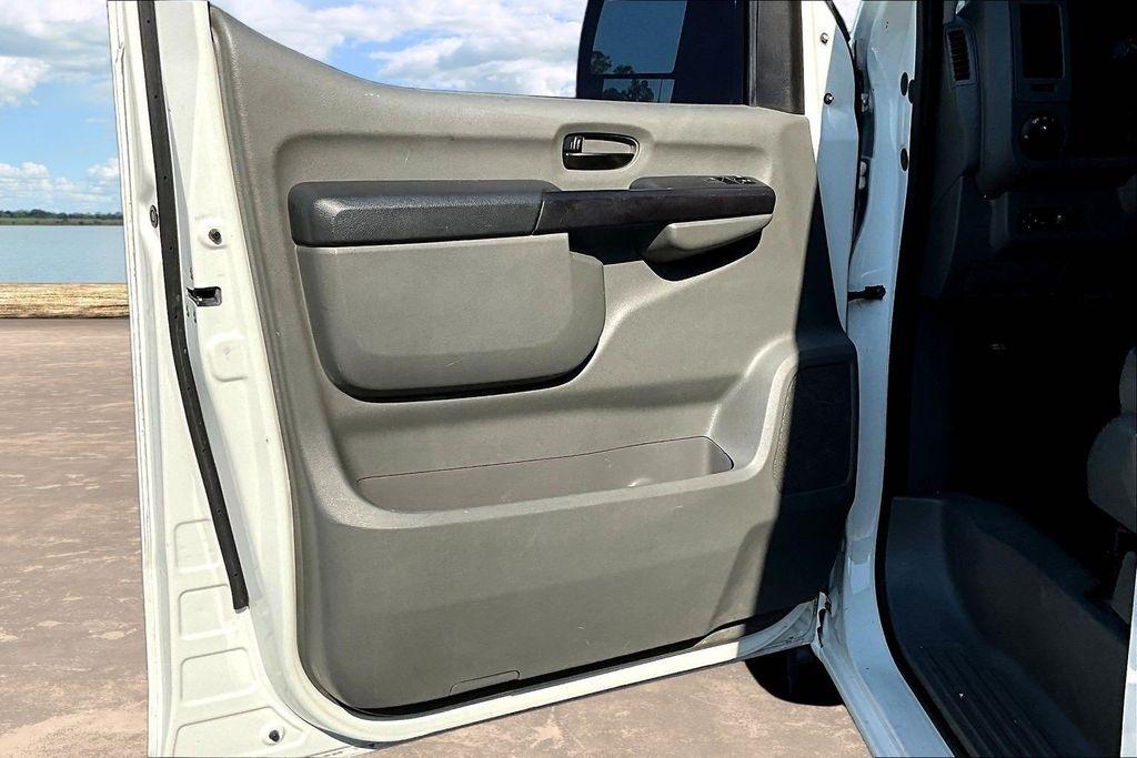 Nissan NV Cargo 2500 HD SV V6 2021